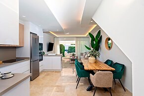 Magnificent 3BD Duplex With Pool in Marbella Aloha Golf II