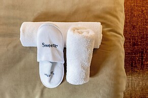 Le White by Sweett