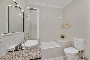 Tranquil 3-bed Unit With Lush Garden Views