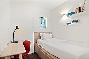 Modern, Renovated Apartment in Melbourne CBD