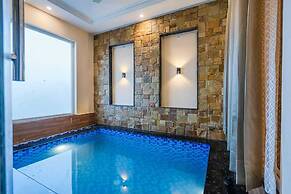 Delight The Lavish Loft Corbett