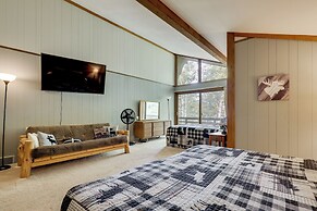 Lakeside Northwoods Retreat: Dock, Deck, Fire Pit!