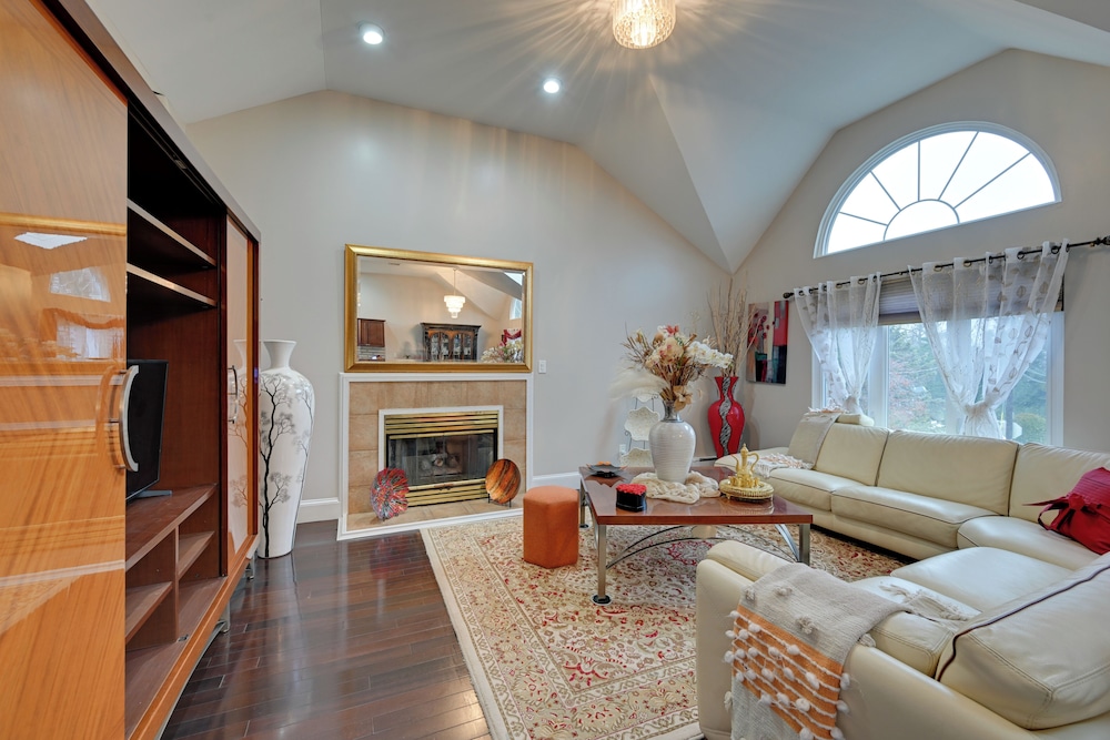 2 Mi to Dtwn Freeport! Apt w/ Deck in Baldwin