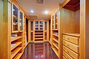 2 Mi to Dtwn Freeport! Apt w/ Deck in Baldwin
