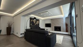 Coco Noir Luxury Villa