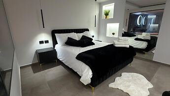 Coco Noir Luxury Villa