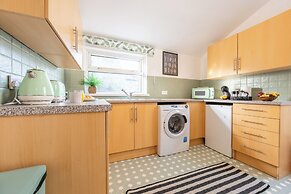 Spacious 4-Bedroom House with Garden