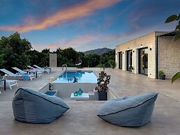 PanStel - Villa Solene with private pool