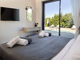 PanStel Luxury Villas - pools & jacuzzi