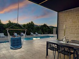 PanStel Luxury Villas - pools & jacuzzi
