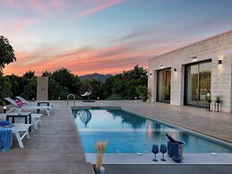 PanStel Luxury Villas - pools & jacuzzi