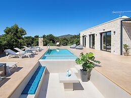 PanStel Luxury Villas - pools & jacuzzi