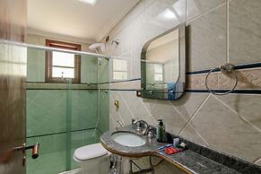 Casa com Piscina Sal o de Jogos e Churrasqueira