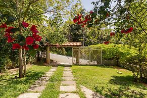 Casa com Piscina Sal o de Jogos e Churrasqueira