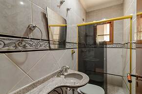 Casa com Piscina Sal o de Jogos e Churrasqueira