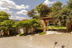 Casa com Piscina Sal o de Jogos e Churrasqueira