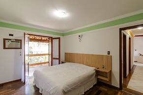Casa com Piscina Sal o de Jogos e Churrasqueira