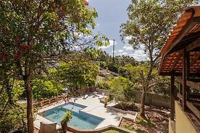 Casa com Piscina Sal o de Jogos e Churrasqueira