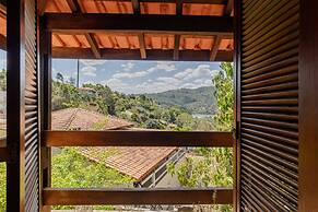 Casa com Piscina Sal o de Jogos e Churrasqueira