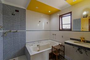 Casa com Piscina Sal o de Jogos e Churrasqueira