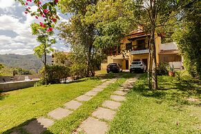 Casa com Piscina Sal o de Jogos e Churrasqueira