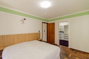 Casa com Piscina Sal o de Jogos e Churrasqueira