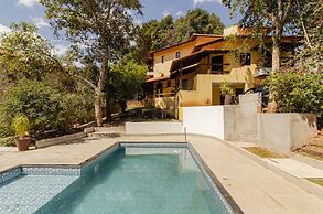 Casa com Piscina Sal o de Jogos e Churrasqueira