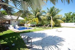 Casa com Piscina Quadra de Areia e Churrasqueira