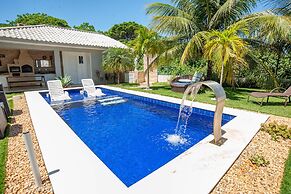 Casa com Piscina Quadra de Areia e Churrasqueira