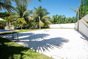 Casa com Piscina Quadra de Areia e Churrasqueira