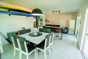 Casa com Piscina Quadra de Areia e Churrasqueira