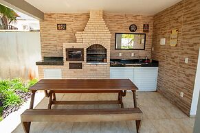 Casa com Piscina Quadra de Areia e Churrasqueira