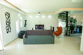 Casa com Piscina Quadra de Areia e Churrasqueira