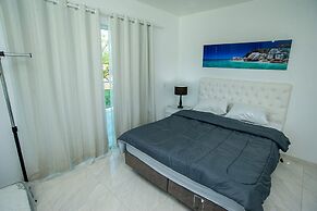 Casa com Piscina Quadra de Areia e Churrasqueira
