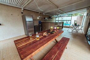 Casa em Jacum com Piscina 5 Suites e Fliperama