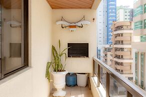 Apartamento com Varanda Churrasqueira e Vista Mar