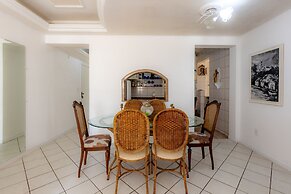 Apartamento com Varanda Churrasqueira e Vista Mar