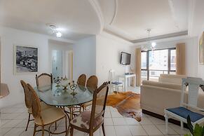 Apartamento com Varanda Churrasqueira e Vista Mar
