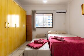 Apartamento com Varanda Churrasqueira e Vista Mar