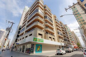 Apartamento com Varanda Churrasqueira e Vista Mar