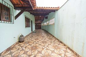 Casa com Piscina e Garagem a 550m da Praia