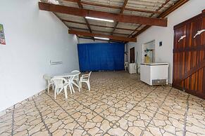 Casa com Piscina e Garagem a 550m da Praia