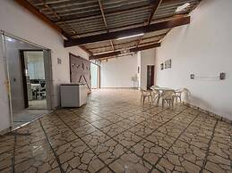 Casa com Piscina e Garagem a 550m da Praia