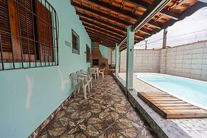 Casa com Piscina e Garagem a 550m da Praia