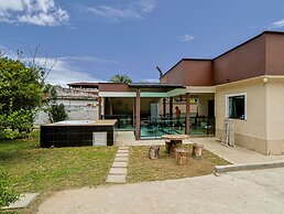 Casa Rodeada de Verde c Hidro e Churrasqueira