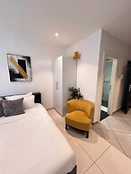 Peravi Suites at the Signature
