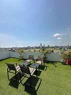 Peravi Suites at the Signature