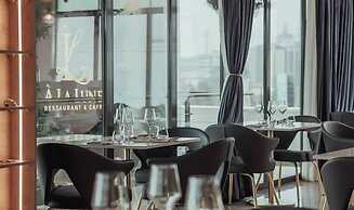 Peravi Suites at the Signature