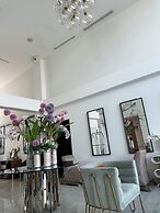 Peravi Suites at the Signature