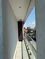 Peravi Suites at the Signature